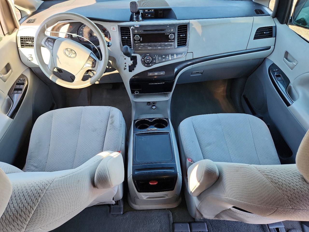 2013 TOYOTA SIENNA