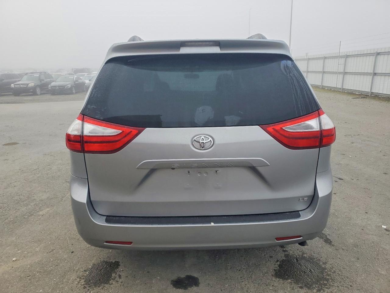2015 TOYOTA SIENNA