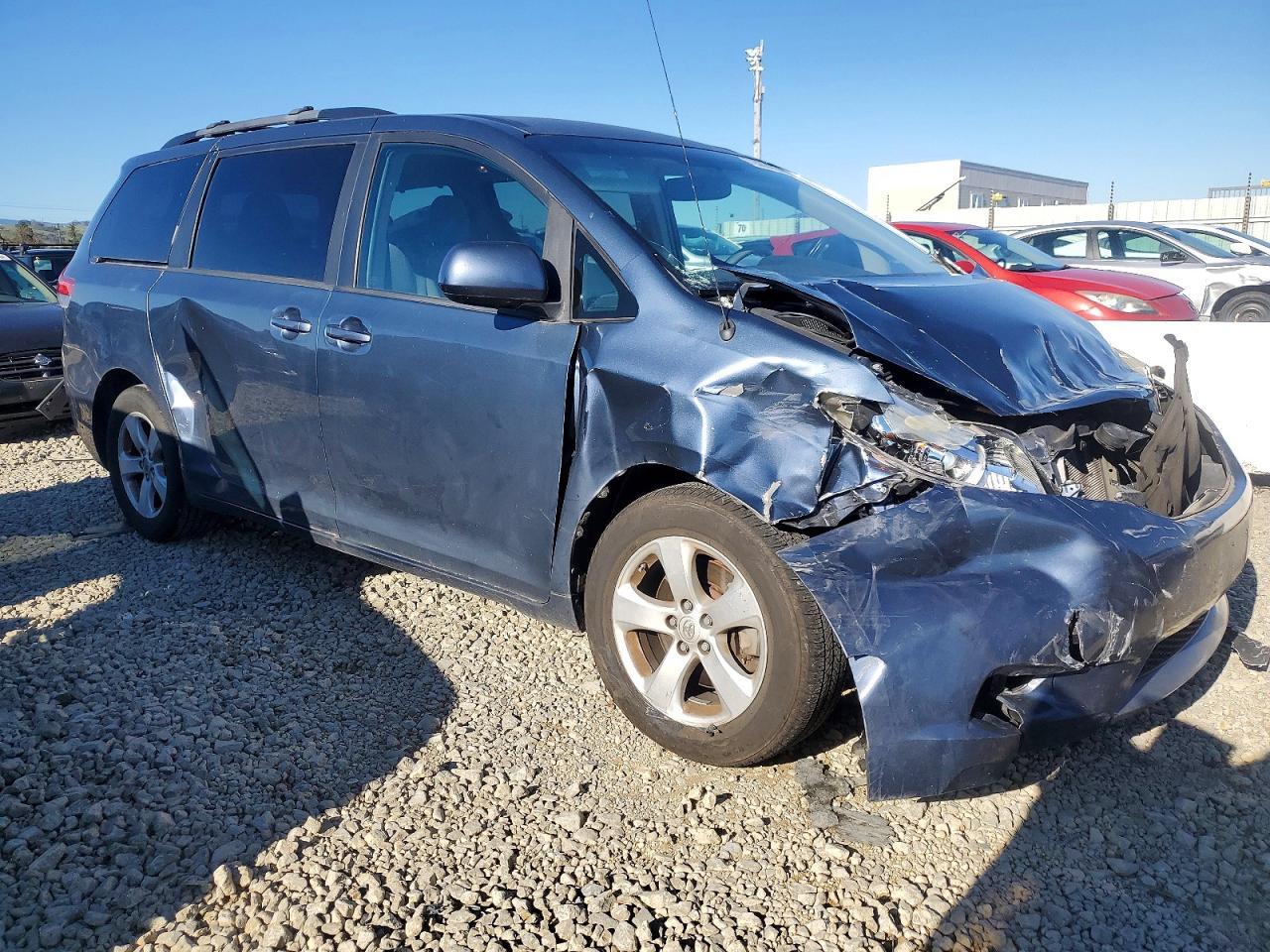 2014 TOYOTA SIENNA