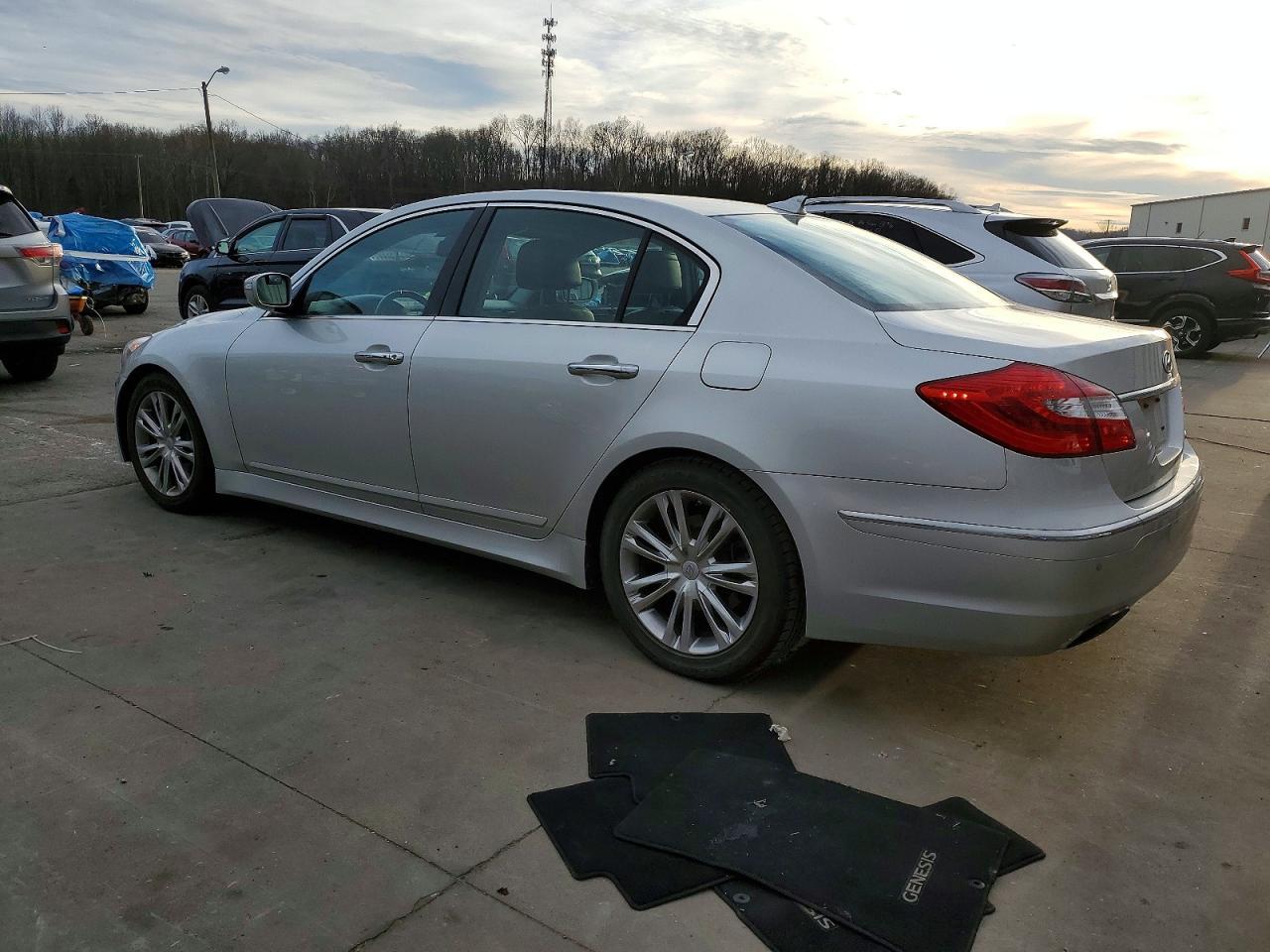 2013 HYUNDAI GENESIS