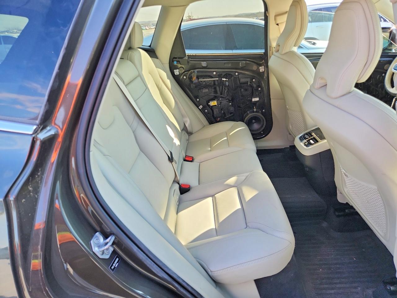 2022 VOLVO XC60