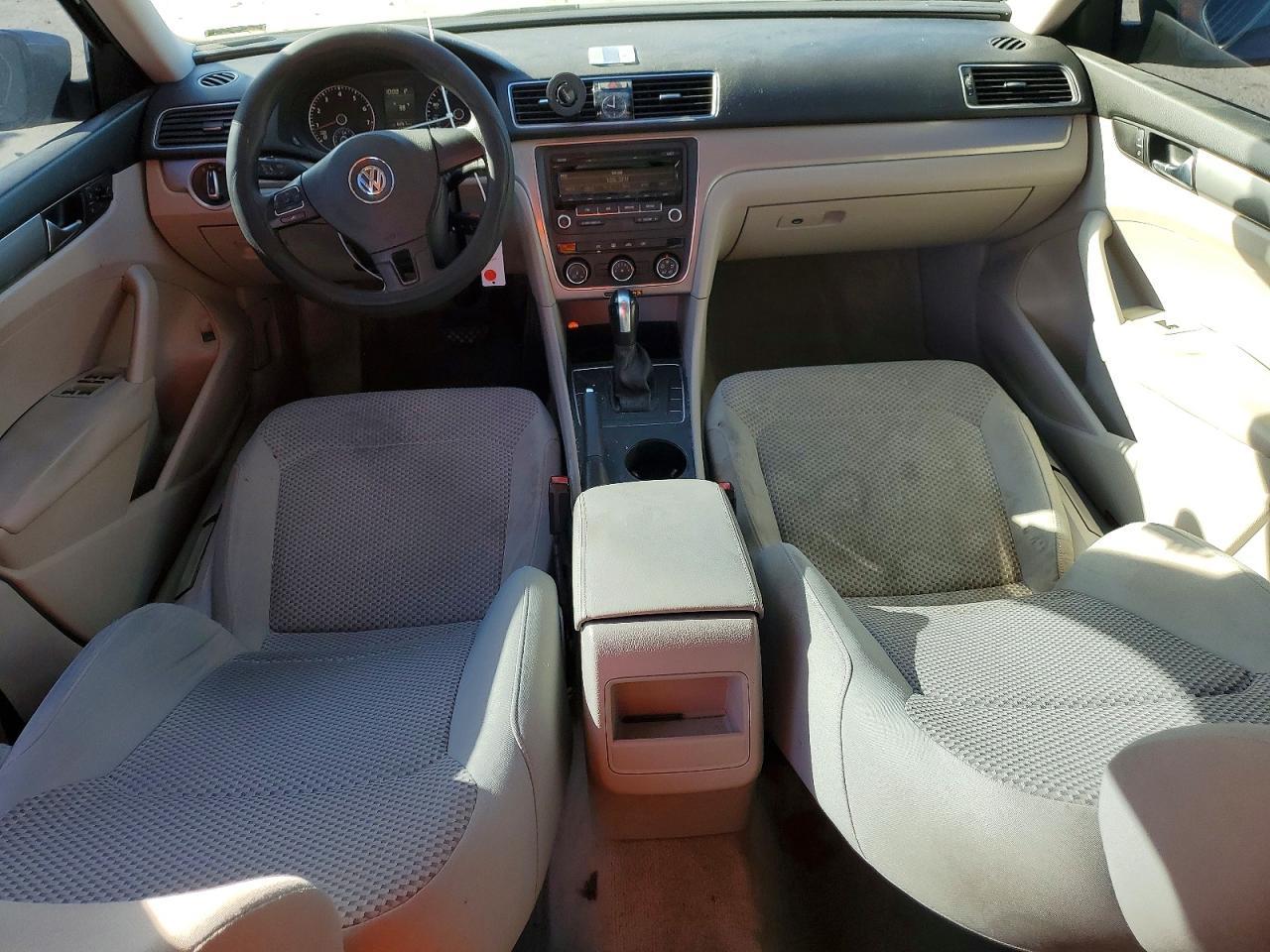 2014 VOLKSWAGEN Passat