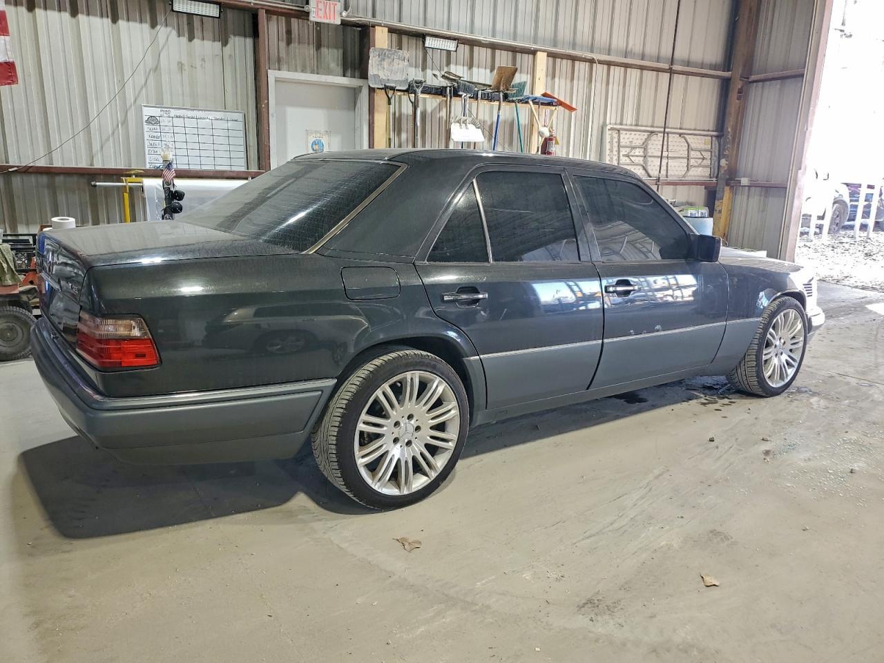 1995 MERCEDES-BENZ E-Class