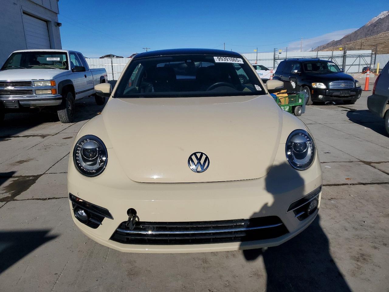 2019 VOLKSWAGEN Beetle