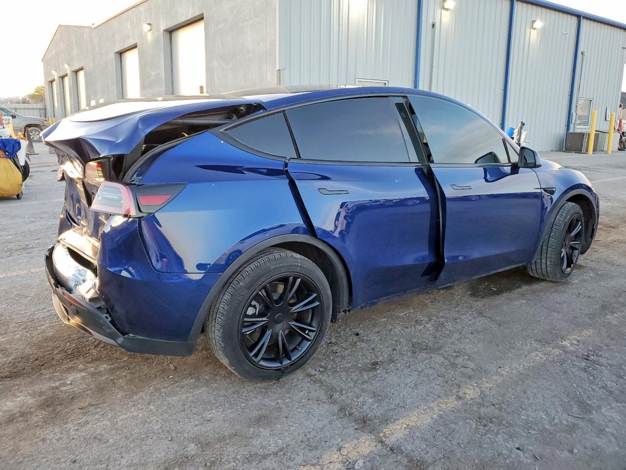 2024 TESLA MODEL Y