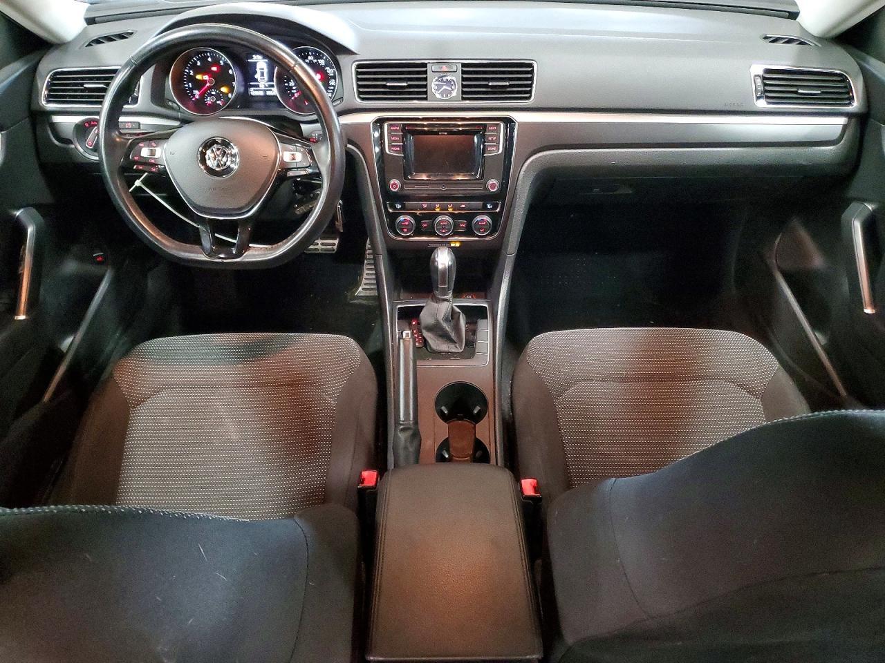 2016 VOLKSWAGEN Passat
