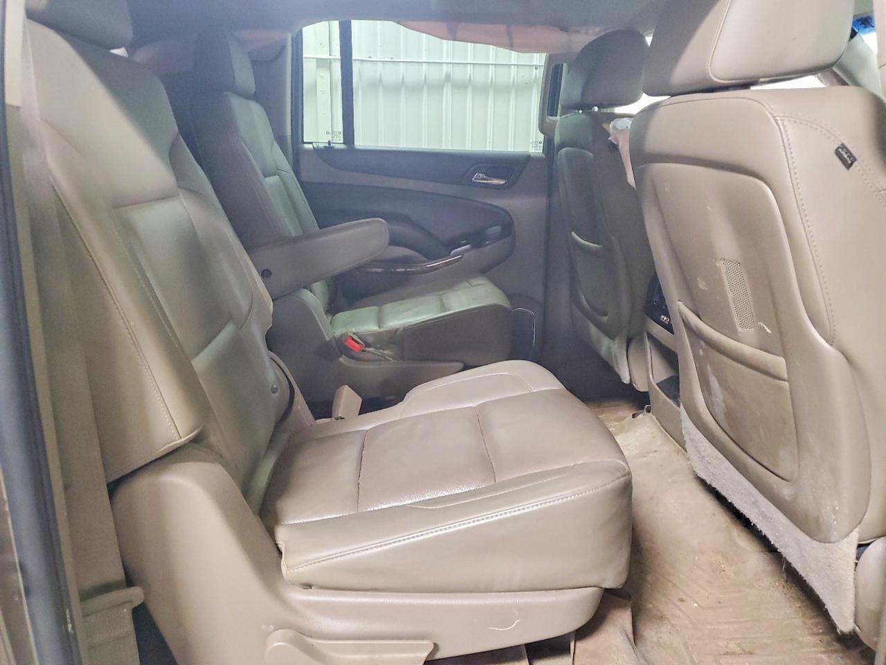 2016 CHEVROLET Suburban
