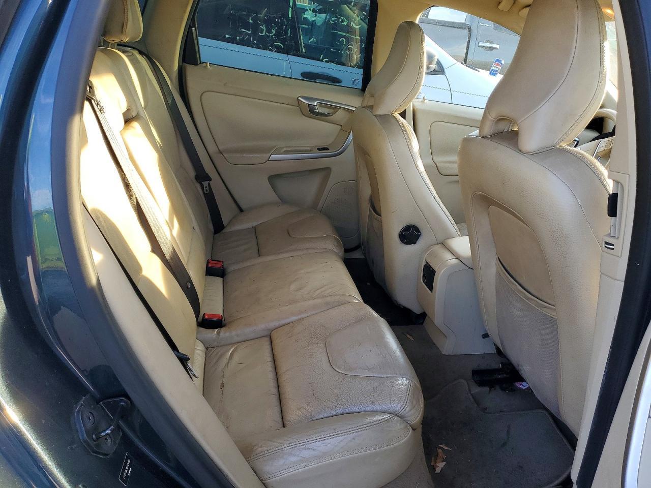 2011 VOLVO XC60