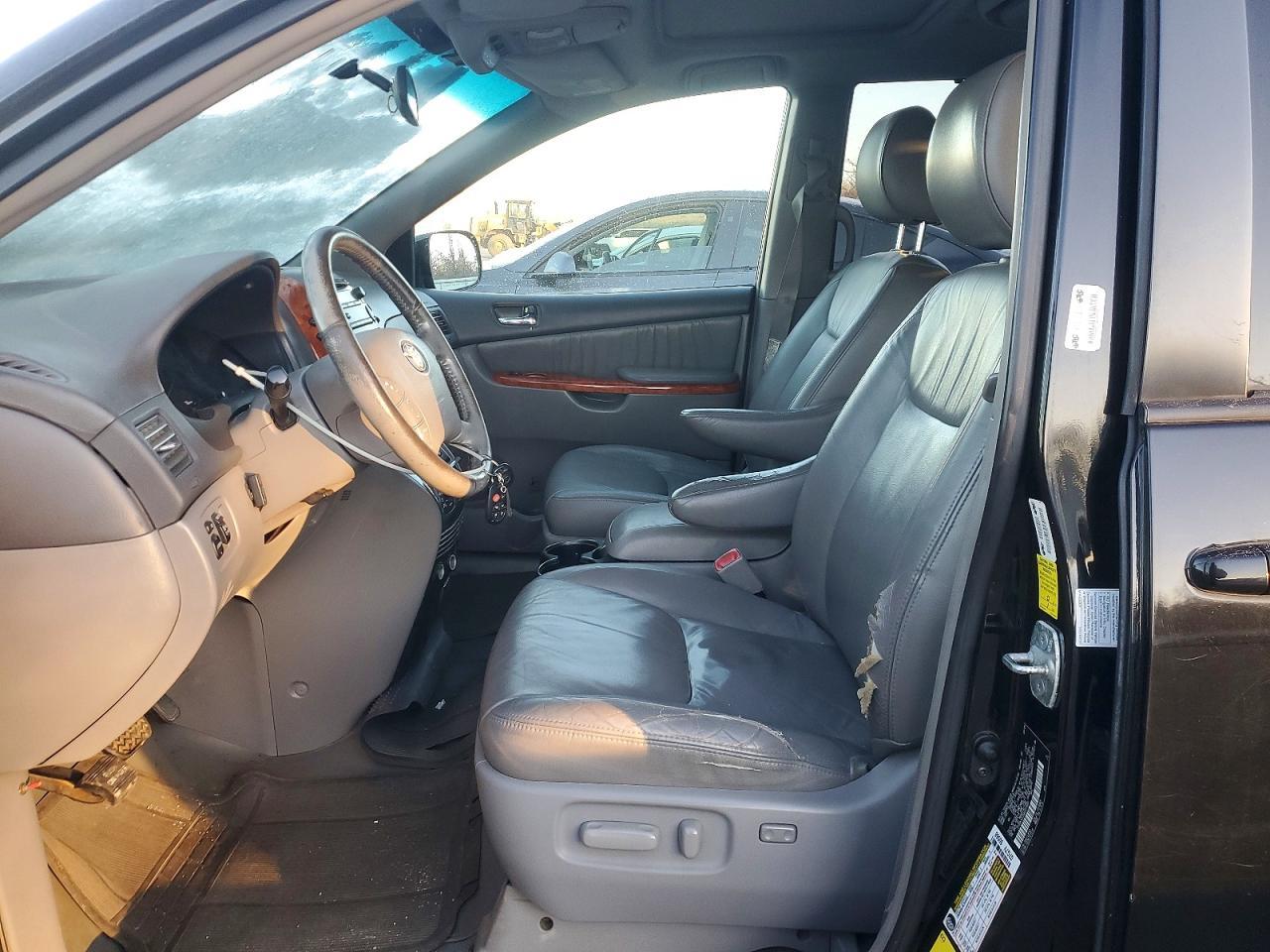 2010 TOYOTA SIENNA