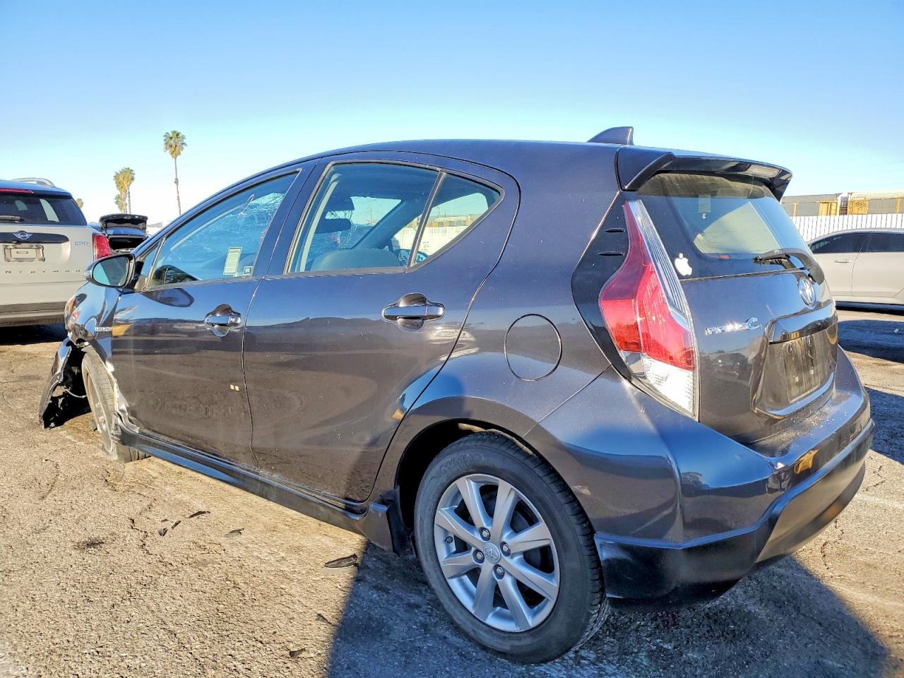 2017 TOYOTA Prius c