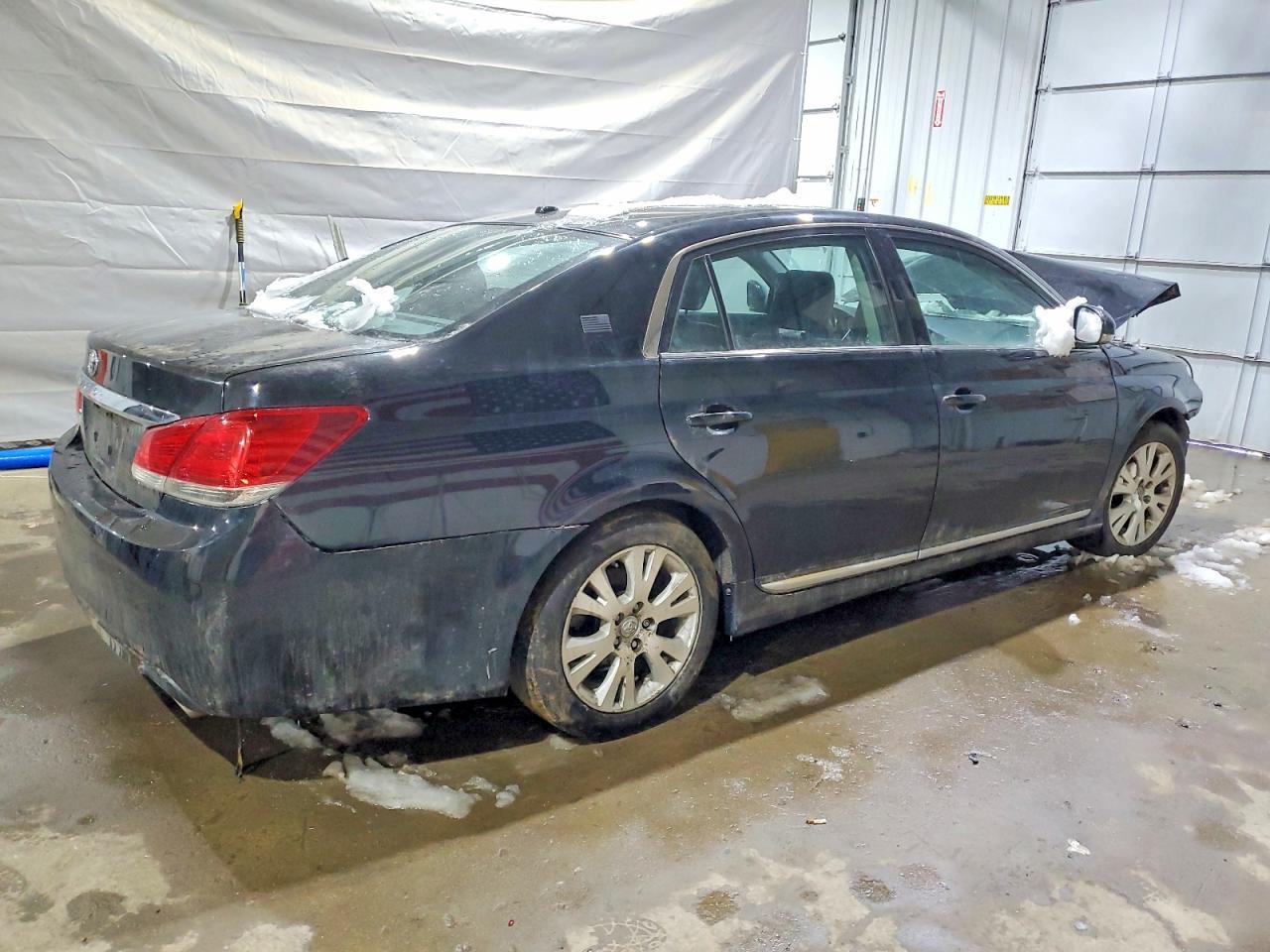 2011 TOYOTA Avalon