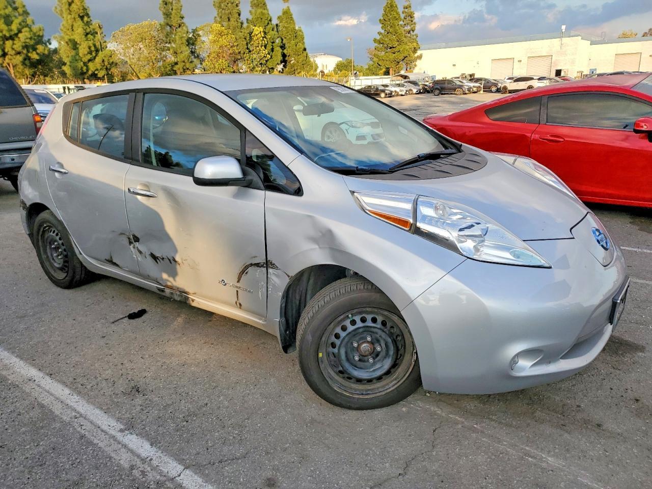 2016 NISSAN LEAF