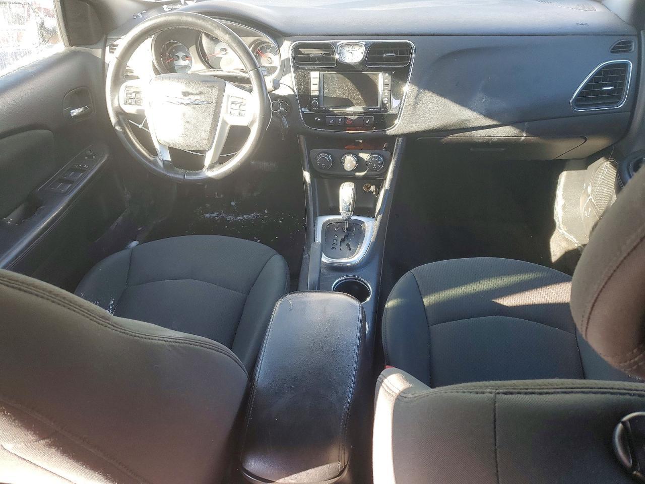 2011 CHRYSLER 200