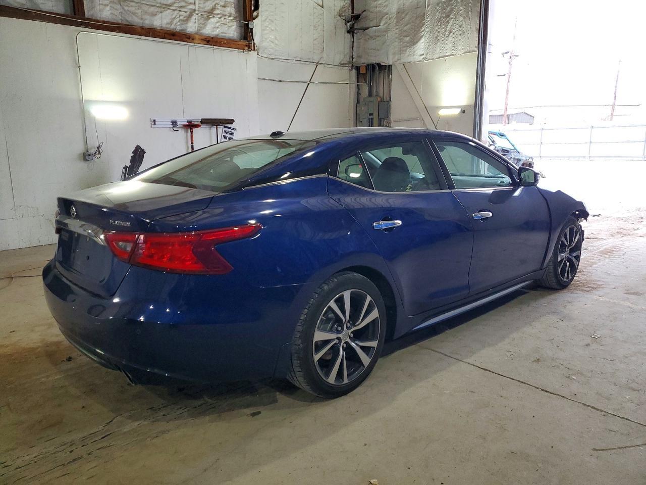 2017 NISSAN Maxima