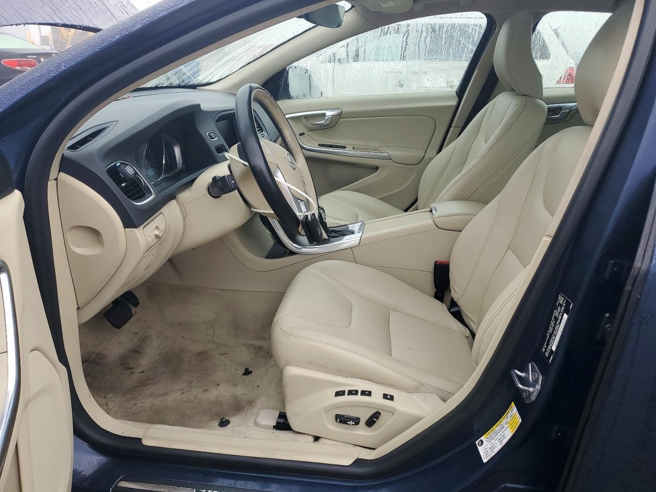 2015 VOLVO S60