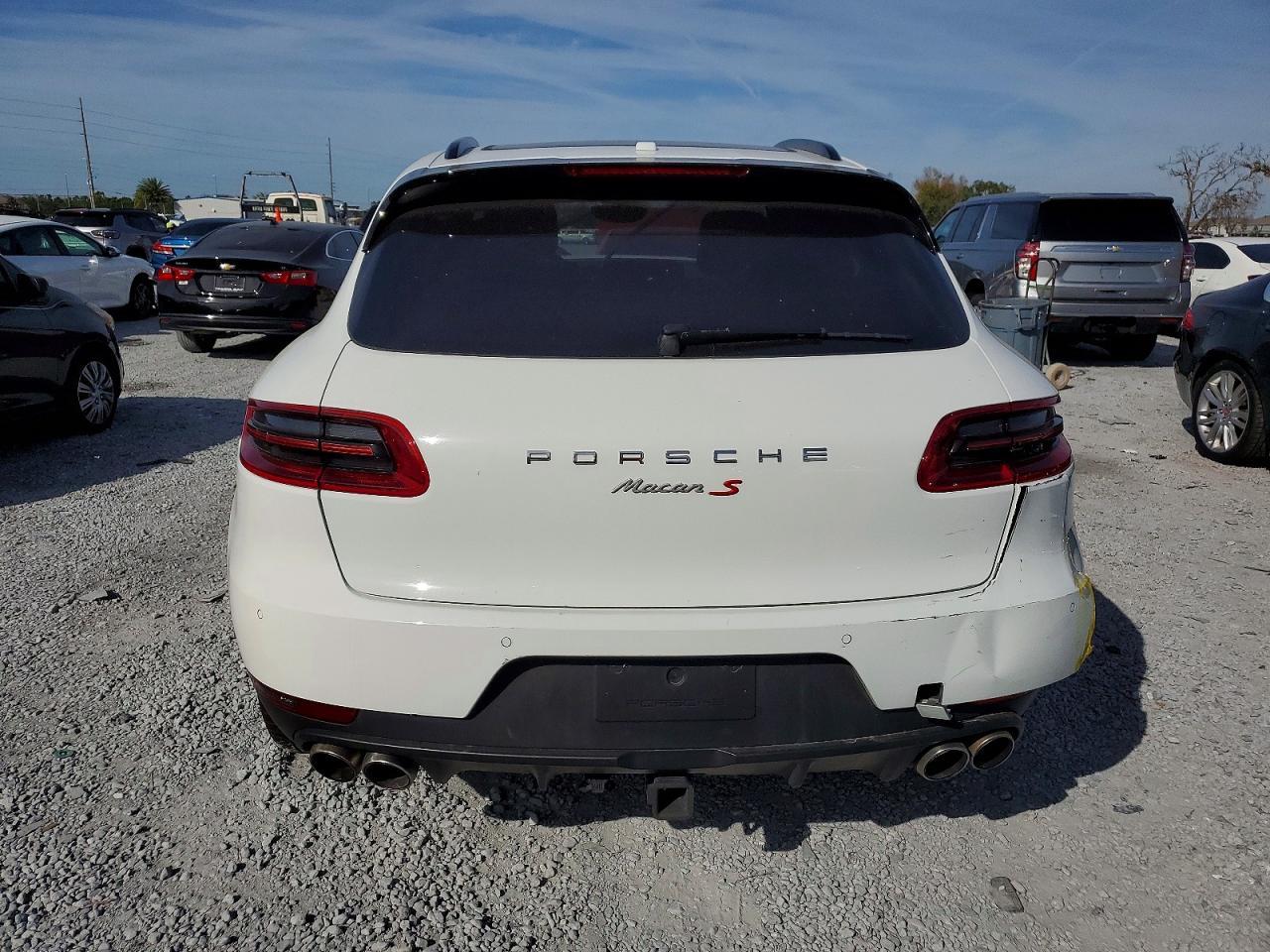 2015 PORSCHE Macan