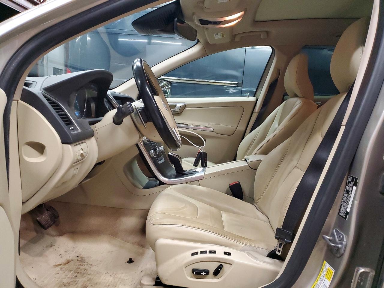 2015 VOLVO XC60