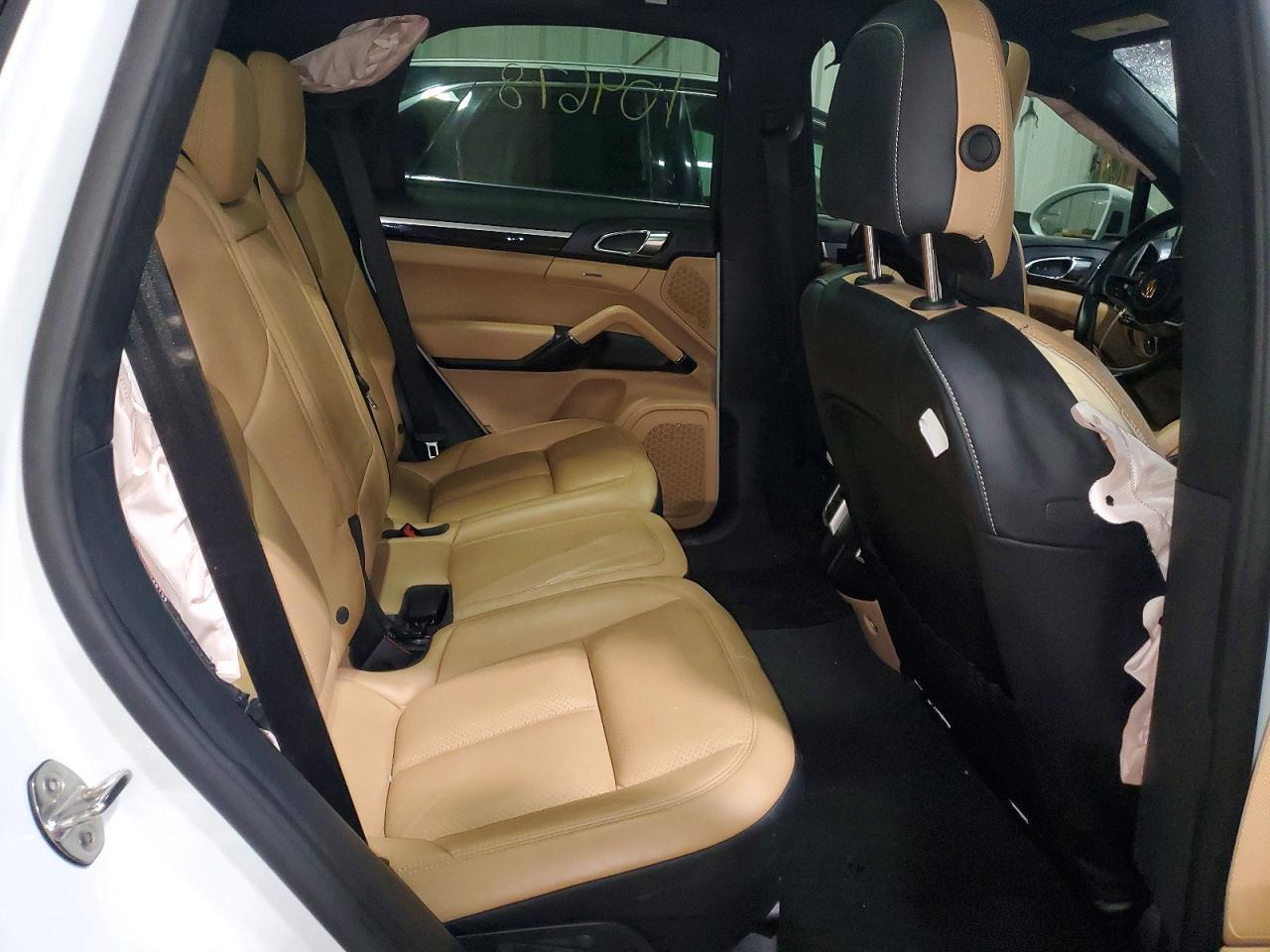 2016 PORSCHE CAYENNE