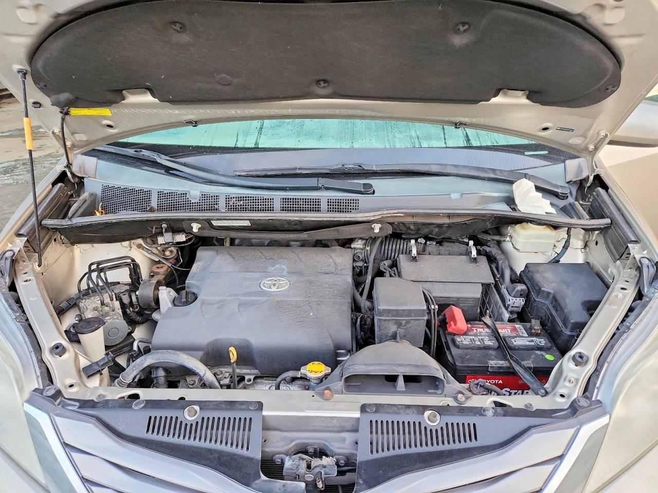 2015 TOYOTA SIENNA