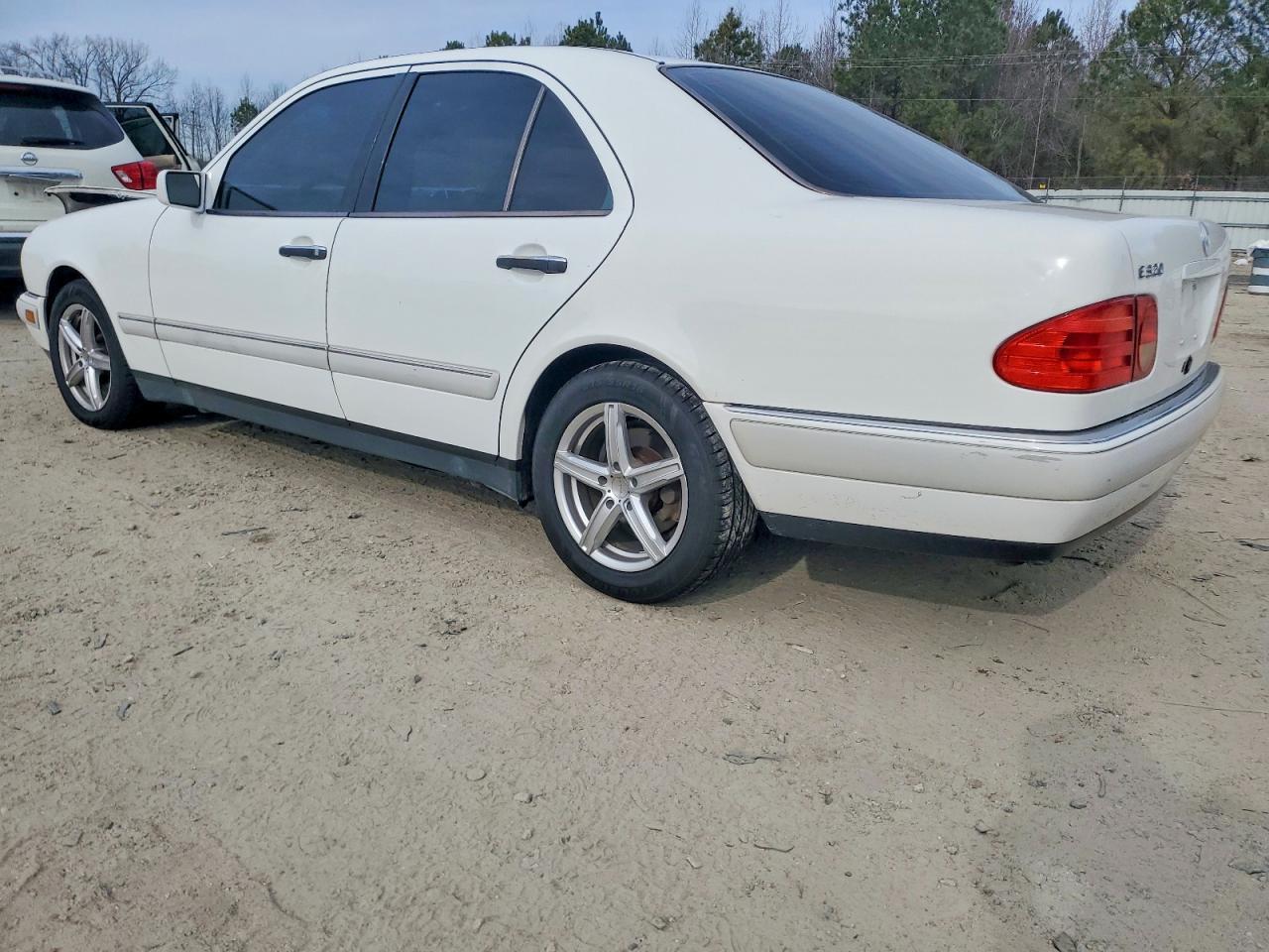 1997 MERCEDES-BENZ E-Class