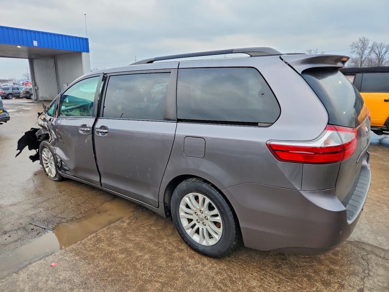 2017 TOYOTA SIENNA