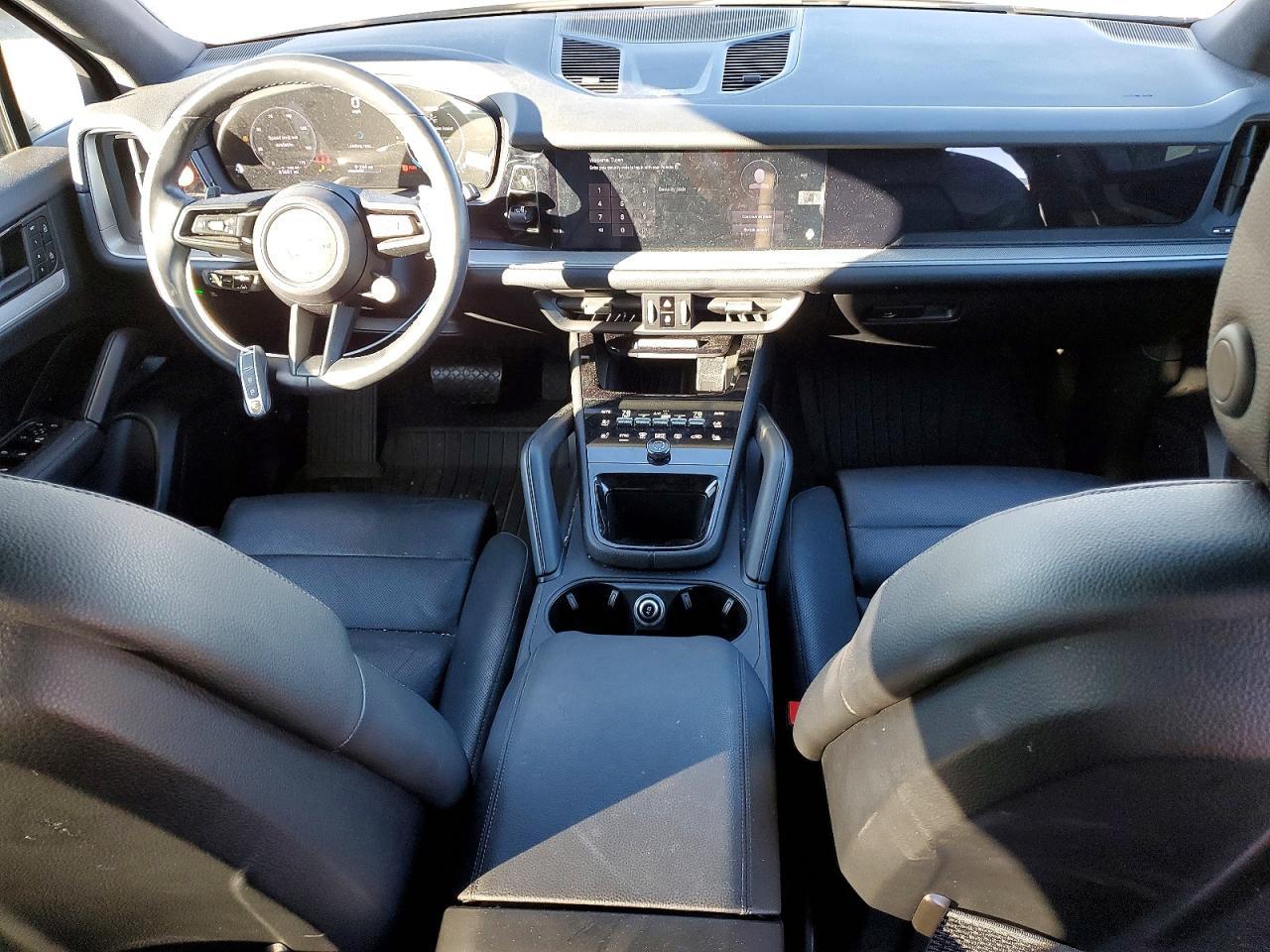 2024 PORSCHE CAYENNE