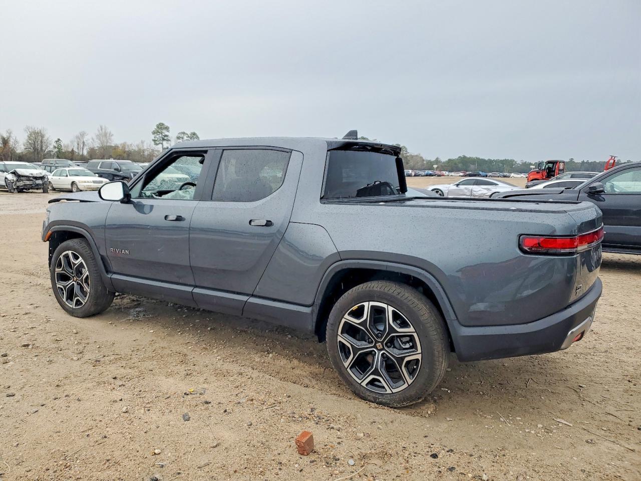 2025 RIVIAN R1t