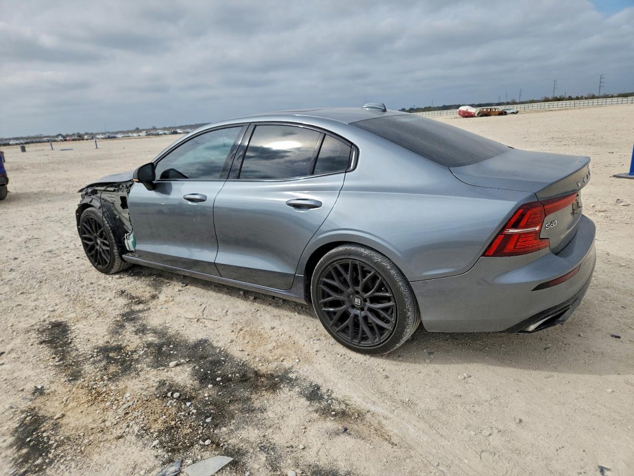 2019 VOLVO S60
