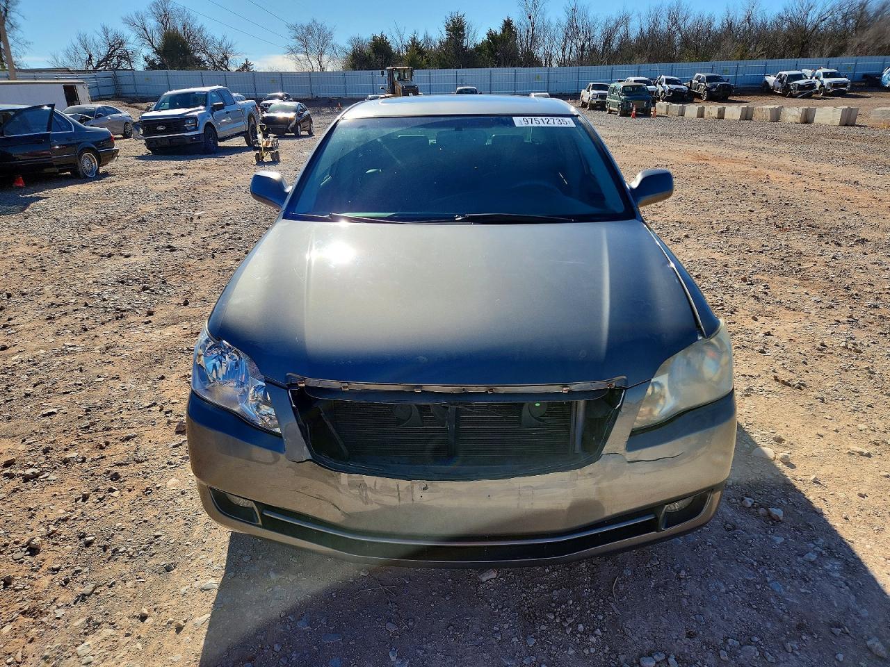2005 TOYOTA Avalon