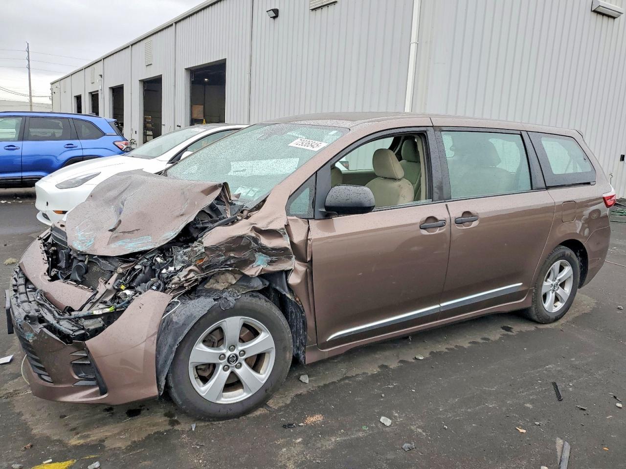 2018 TOYOTA SIENNA