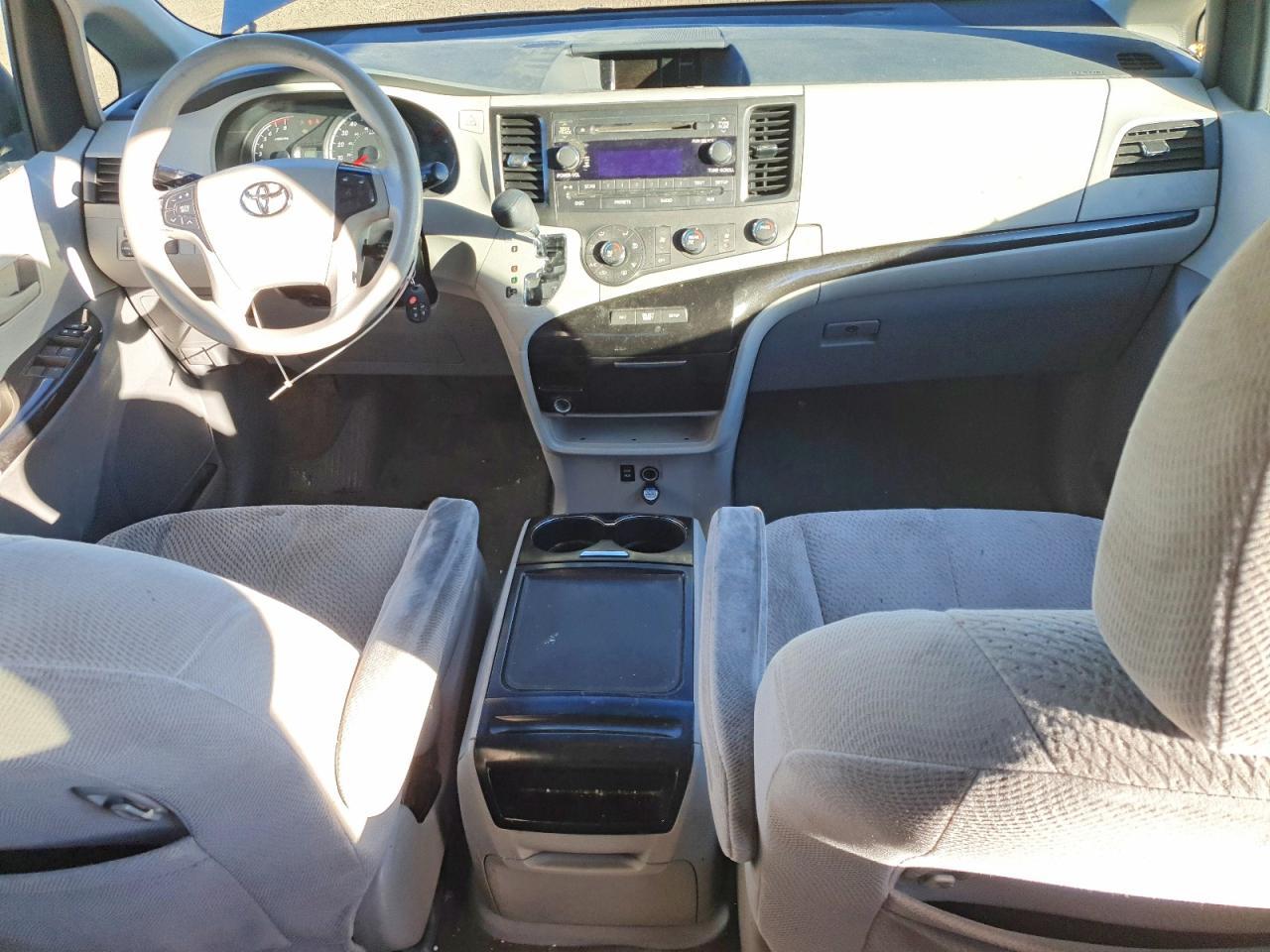 2012 TOYOTA SIENNA