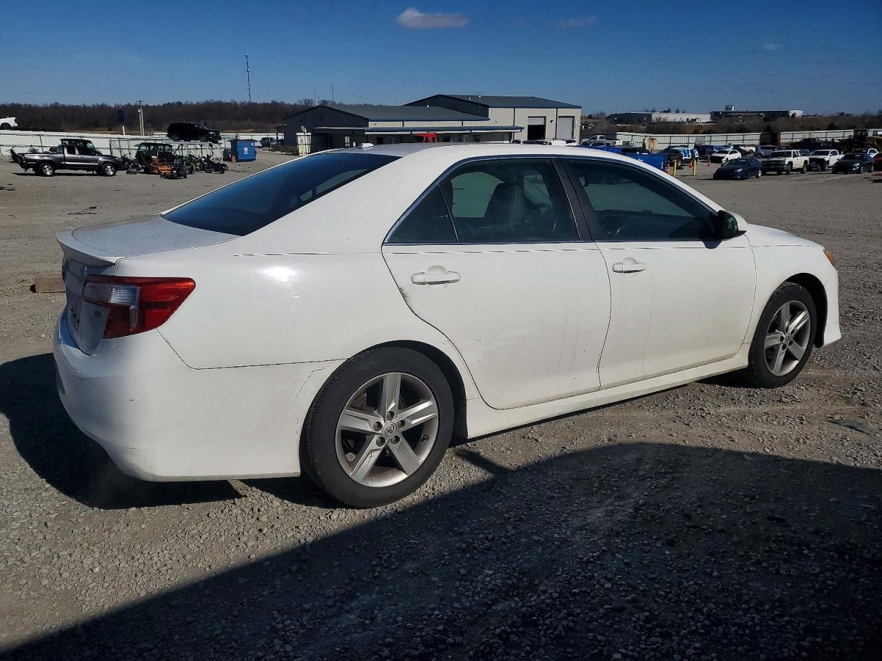 2014 TOYOTA CAMRY