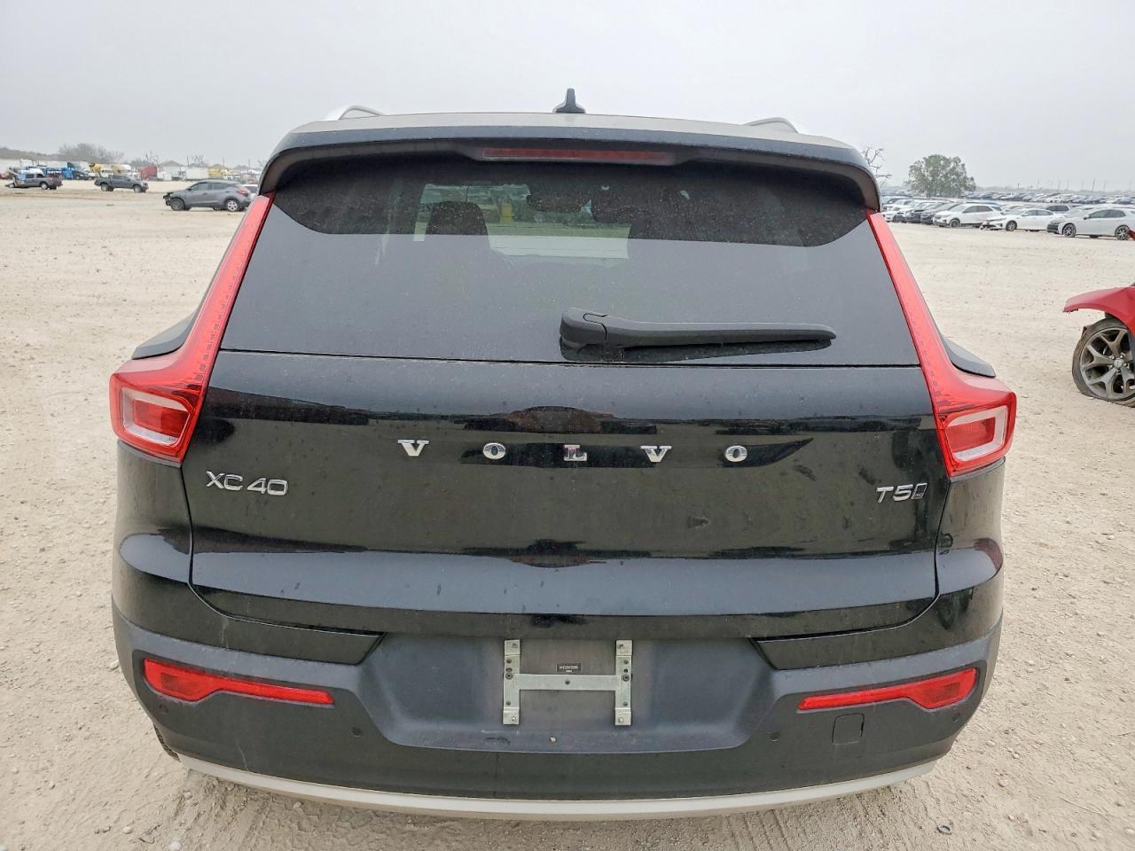2019 VOLVO XC40