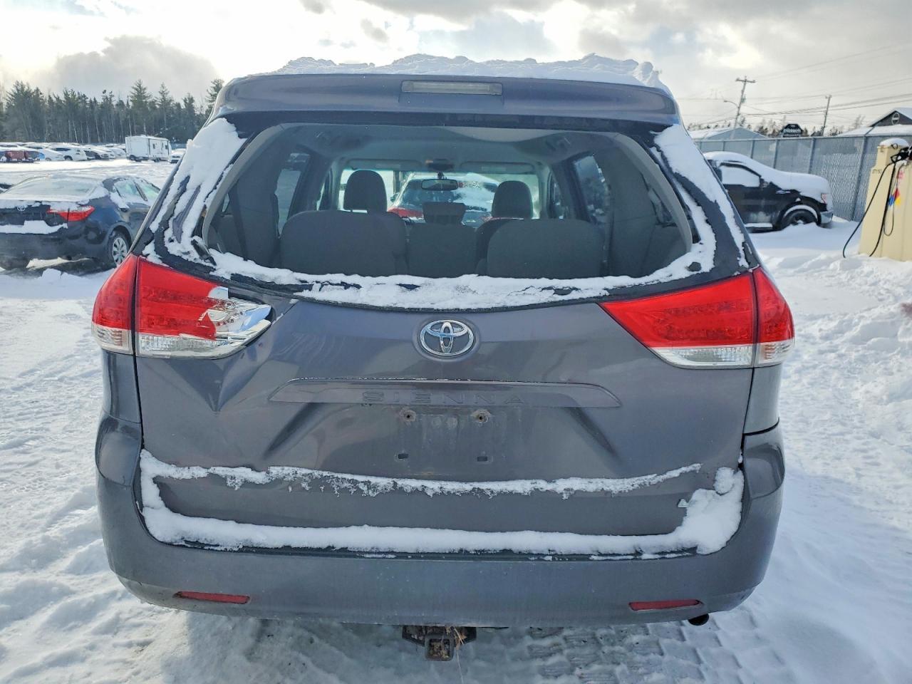 2012 TOYOTA SIENNA