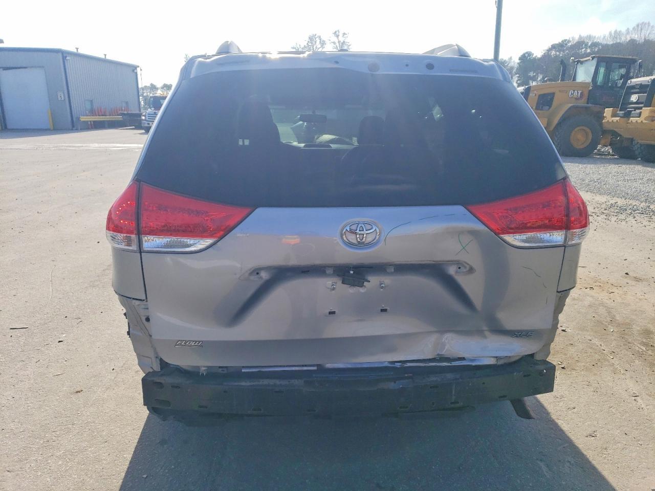 2013 TOYOTA SIENNA