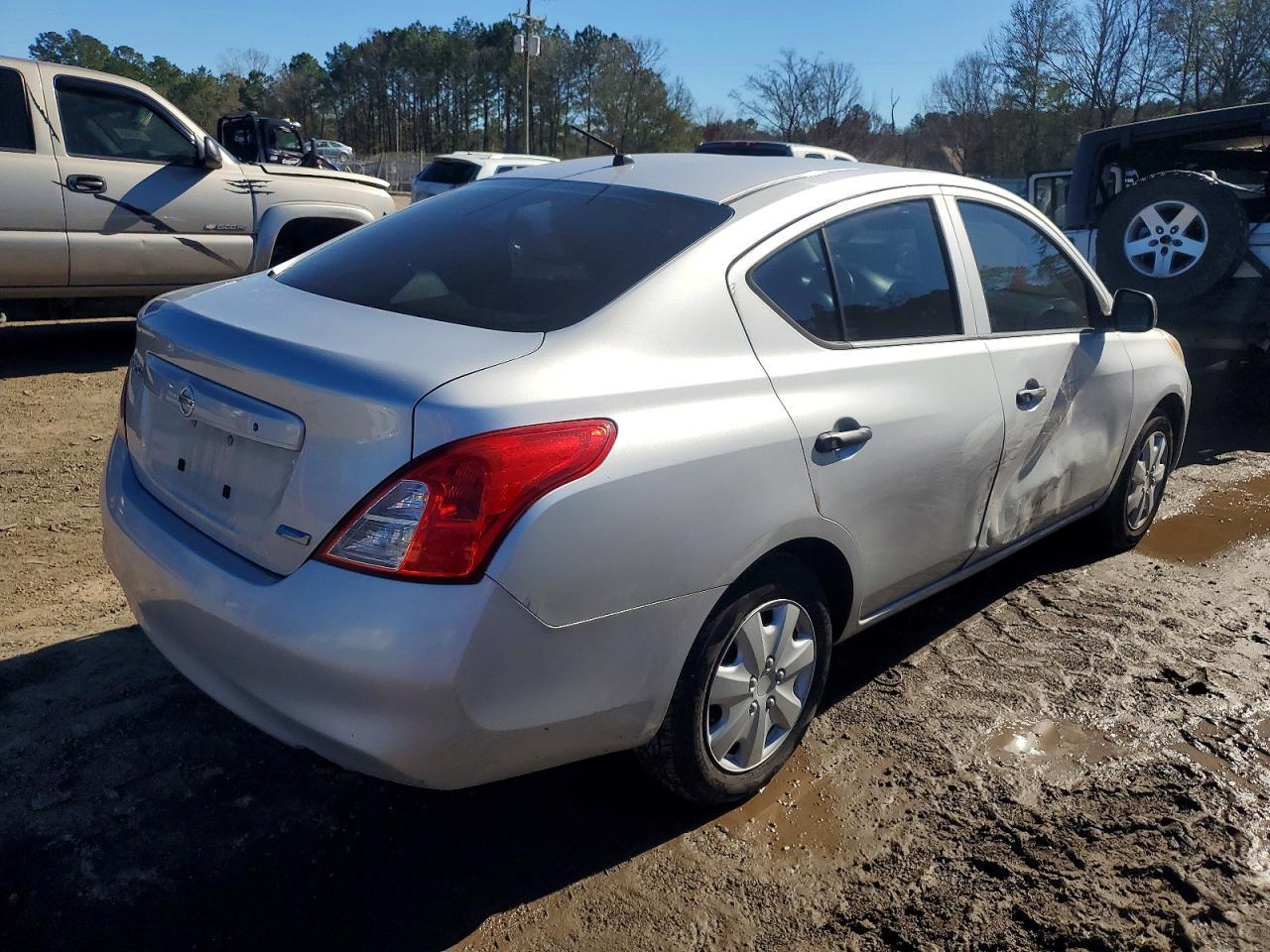 2013 NISSAN VERSA