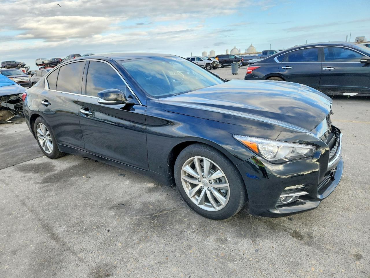 2015 INFINITI Q50