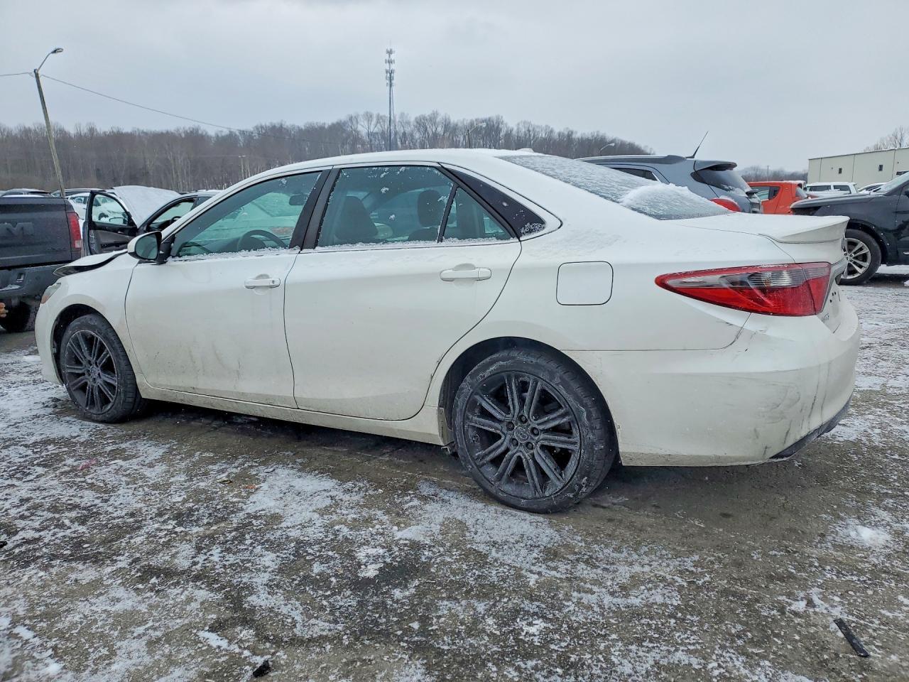 2016 TOYOTA CAMRY