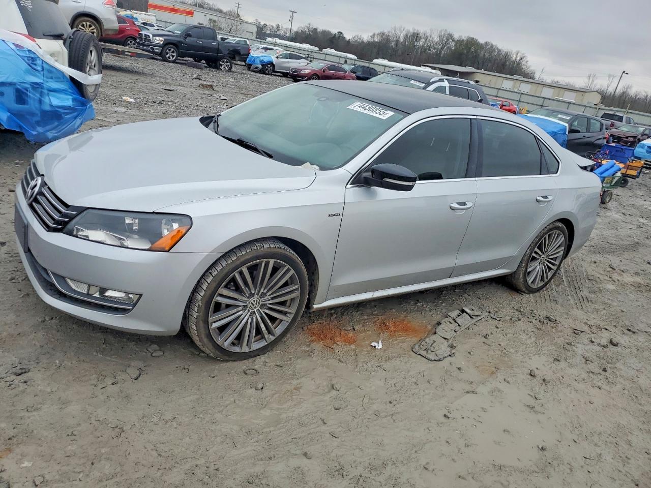 2015 VOLKSWAGEN Passat