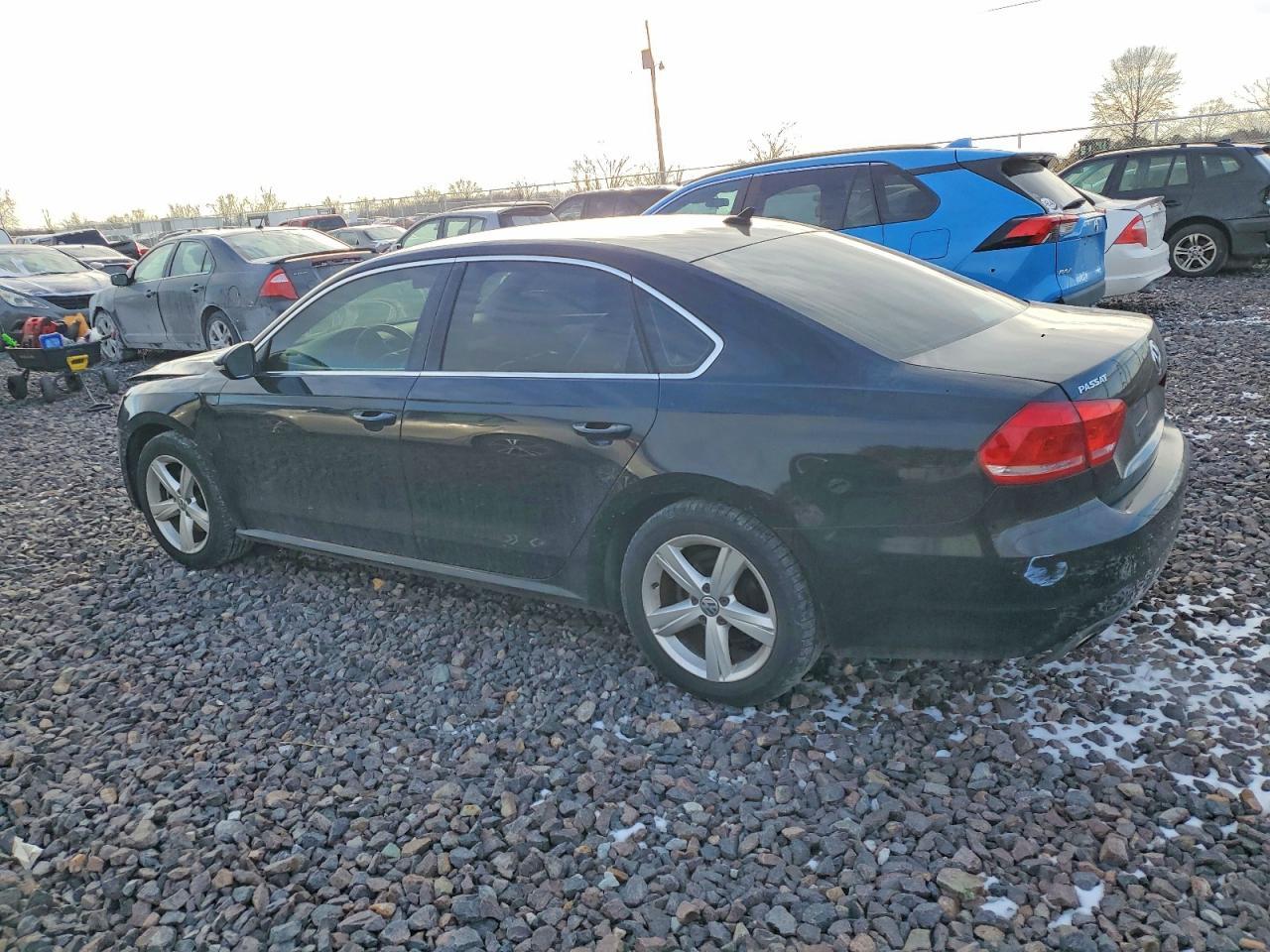2012 VOLKSWAGEN Passat