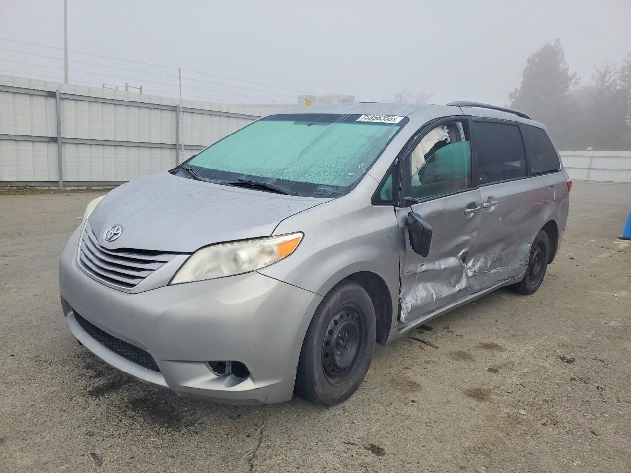 2015 TOYOTA SIENNA