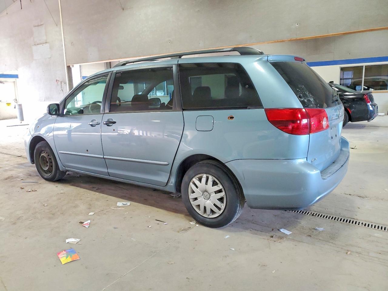2005 TOYOTA SIENNA
