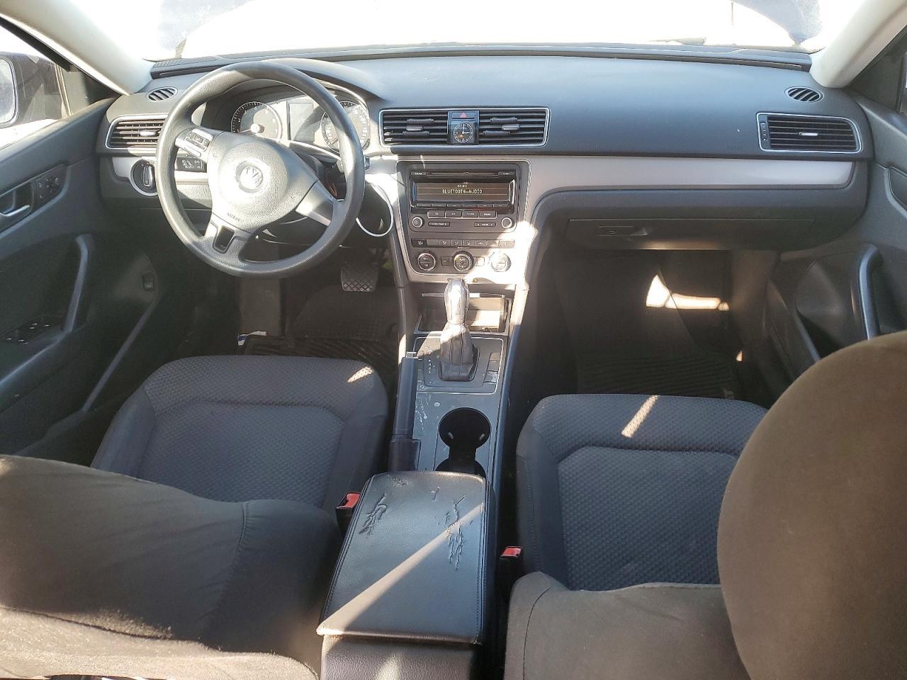 2012 VOLKSWAGEN Passat
