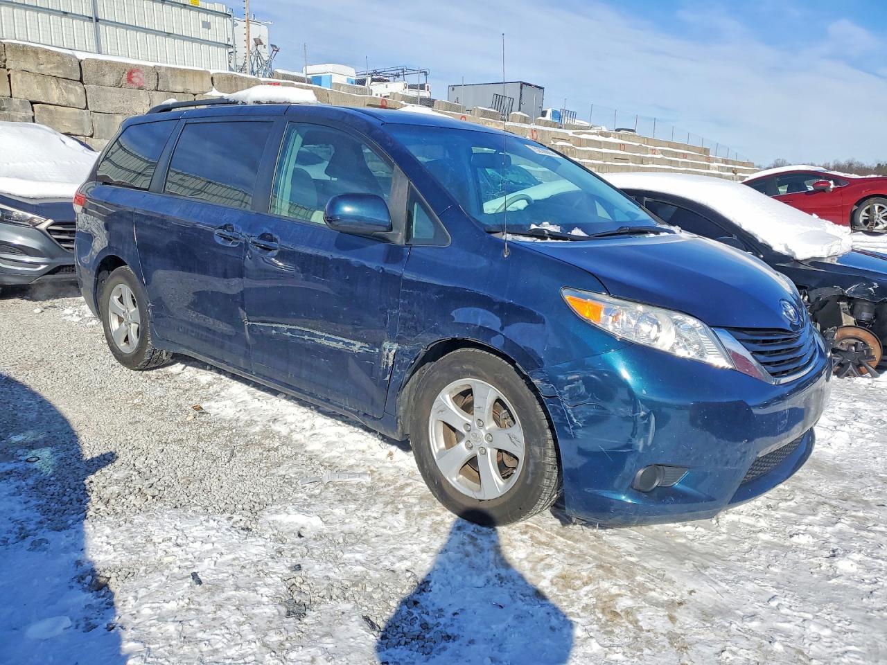 2012 TOYOTA SIENNA