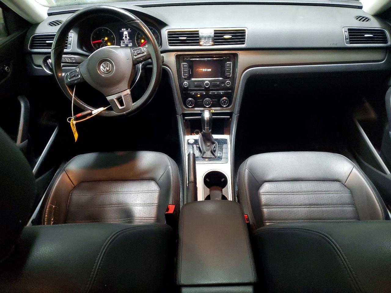 2015 VOLKSWAGEN Passat