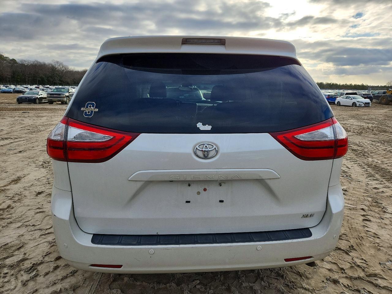 2015 TOYOTA SIENNA