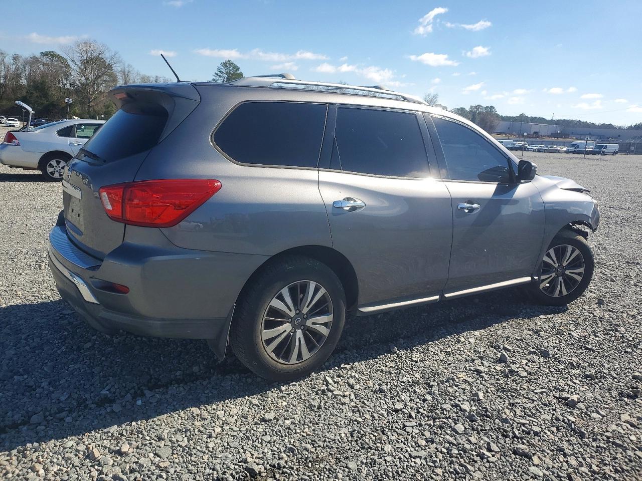 2017 NISSAN PATHFINDER