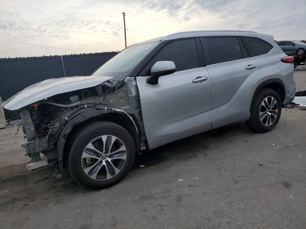 2023 TOYOTA HIGHLANDER