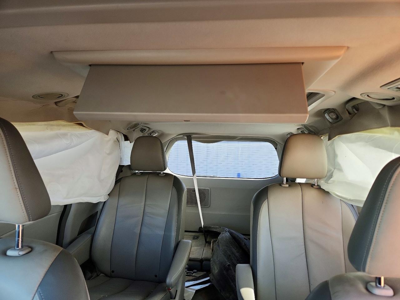 2013 TOYOTA SIENNA
