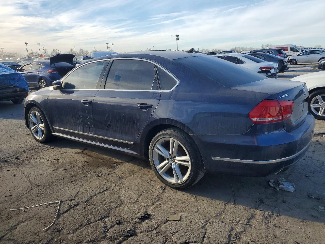 2012 VOLKSWAGEN Passat